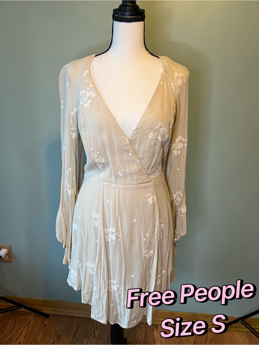 Free People cream floral long sleeve wrap style dress Size S 4/6
